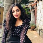 Ann Augustine Instagram - Back in black!🌸 #Black#floral#hoop#coffelover#magichour#flowers#silver#art#love#life#jewelleryaddict#feelingblack#curls#curlyhair