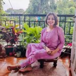 Ann Augustine Instagram - 🌸 #silver#silverlove#anklets#evenings#coffeelover#magichour#glassjewellery#greens#floral#flowers#colours#jewelleryaddict#feelinggreen#art#love#life#home#rings#stacked#potpurri#curlyhair