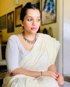 Ann Augustine Instagram - 🌸

#sareelove#neckpiece#silverlove#silverjewellery#lockdowndiaries#staysafe#stayhome#glassrings#curls#curlyhair#jewelleryaddict#coffeelover#artlover