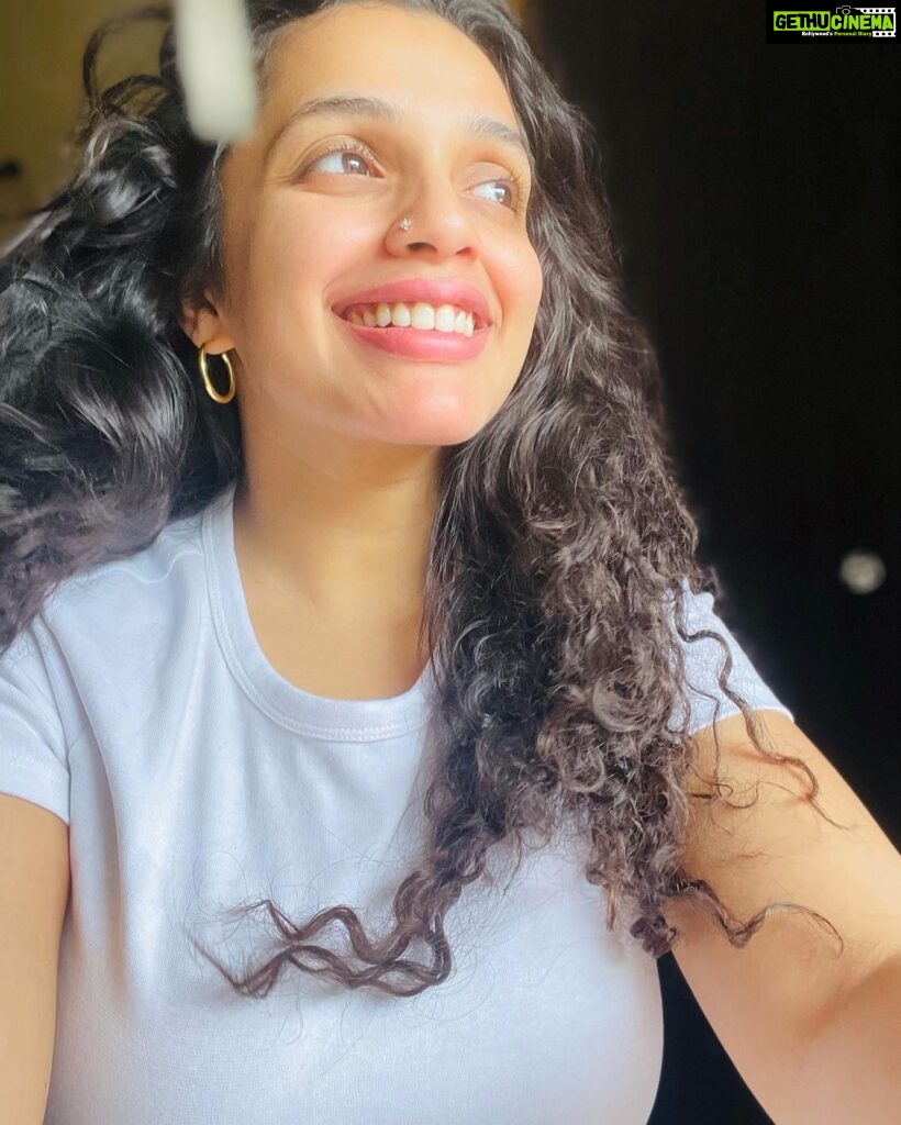 Ann Augustine Instagram - A pause in the rain… a crack in the clouds… peekaboo says the sun. Feeling Glowrious! #white#home#lockdowndiaries#jewelleryaddict#coffeelover#curls#curlyhair#silver#selflove#artlover