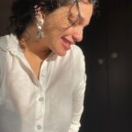 Ann Augustine Instagram - To all those who love jhumkas ... would u pair it with a simple crisp white shirt? 🌸 #jhumkas#silver#covidtimes#lockdown#lockdowndiaries#stayhome#staysafe#whites#jewelleryaddict#curls#curlyhair#caffeine#coffeelover#magichour#artlover