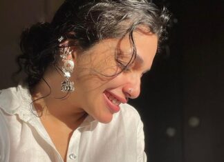 Ann Augustine Instagram - To all those who love jhumkas ... would u pair it with a simple crisp white shirt? 🌸 #jhumkas#silver#covidtimes#lockdown#lockdowndiaries#stayhome#staysafe#whites#jewelleryaddict#curls#curlyhair#caffeine#coffeelover#magichour#artlover