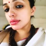 Ann Augustine Instagram - Undying love for saris! 🧡 📸 @rabbitout_ofthe_hat #sareelove#sareelover#undying#jewelleryaddict#art#magichour#coffeelover#curls#curlyhair#silverlove#silverlining#artlover