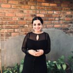 Ann Augustine Instagram - All Black & Silver!🧡 #allblack#silver#silverlove#jewelleryaddict#coffeelover#allblackeverything#ootd#curls#curlyhair#artlover