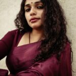 Ann Augustine Instagram - Draping a saree brings back memories of my mum and her almirah of sarees. Nothing can beat the feel of those simple old cotton ones she had. Well, I can go on and on but let’s just enjoy wearing one.❤️ 📸 @clintsoman #saree#sareelove#ootd#jewelleryaddict#life#art#favourites#silver#silverlove#curls#curlyhair#coffelover#magichour#tattooart#soulful
