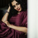 Ann Augustine Instagram - Draping a saree brings back memories of my mum and her almirah of sarees. Nothing can beat the feel of those simple old cotton ones she had. Well, I can go on and on but let’s just enjoy wearing one.❤️ 📸 @clintsoman #saree#sareelove#ootd#jewelleryaddict#life#art#favourites#silver#silverlove#curls#curlyhair#coffelover#magichour#tattooart#soulful