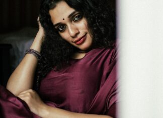 Ann Augustine Instagram - Draping a saree brings back memories of my mum and her almirah of sarees. Nothing can beat the feel of those simple old cotton ones she had. Well, I can go on and on but let’s just enjoy wearing one.❤️ 📸 @clintsoman #saree#sareelove#ootd#jewelleryaddict#life#art#favourites#silver#silverlove#curls#curlyhair#coffelover#magichour#tattooart#soulful