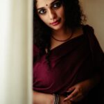 Ann Augustine Instagram - Draping a saree brings back memories of my mum and her almirah of sarees. Nothing can beat the feel of those simple old cotton ones she had. Well, I can go on and on but let’s just enjoy wearing one.❤️ 📸 @clintsoman #saree#sareelove#ootd#jewelleryaddict#life#art#favourites#silver#silverlove#curls#curlyhair#coffelover#magichour#tattooart#soulful