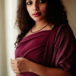 Ann Augustine Instagram - Draping a saree brings back memories of my mum and her almirah of sarees. Nothing can beat the feel of those simple old cotton ones she had. Well, I can go on and on but let’s just enjoy wearing one.❤️ 📸 @clintsoman #saree#sareelove#ootd#jewelleryaddict#life#art#favourites#silver#silverlove#curls#curlyhair#coffelover#magichour#tattooart#soulful
