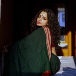 Ann Augustine Instagram - 🌶 📸 @clintsoman #random#saree#curls#jewelleryaddict#silverlove#curlyhair#home#magichour#coffeeaddict#artlover