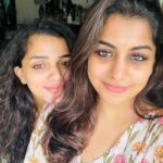 Ann Augustine Instagram - I love you, Sister! 🫶🏼 @nandan_meera #surprisevisit #sisters #home #magichour #hotchocolate #friendslikefamily #curls #curlyhair #jewelleryaddict #filtercoffee #coffeeaddict #kohleyes #artlover