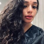 Ann Augustine Instagram - ♠️ ♠️♠️ Kohl Black ♠️ ♠️♠️ Saree & Blouse @chelaclothing Blouse design @tejukranthi #kohl#black#allblackeverything#blackandgold#silver#jewelleryaddict#curls#coffee#coffeeaddict#curlyhair#saree#aesthetics#artaddict
