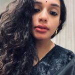 Ann Augustine Instagram - ♠️ ♠️♠️ Kohl Black ♠️ ♠️♠️ Saree & Blouse @chelaclothing Blouse design @tejukranthi #kohl#black#allblackeverything#blackandgold#silver#jewelleryaddict#curls#coffee#coffeeaddict#curlyhair#saree#aesthetics#artaddict