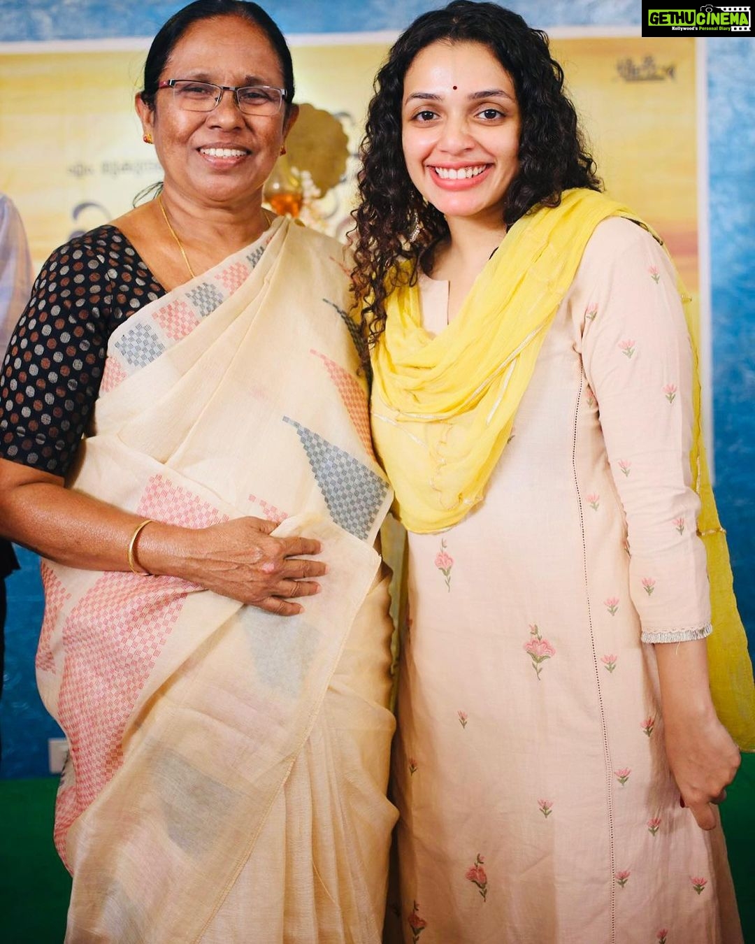Ann Augustine Instagram - With one of the greatest leaders.Blessed and elated to have met her and spent time with her! @shailajateacher ❤️ Fan girl moment! #shailajateacher #greatestleaderoftheworld #bestever #loveher #admireher #strongwomen #her #willcherishforever #fangirl #blessedandgrateful #strongleaders #womenleaders