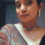 Anna Ben Instagram - Indulged in amma’s saree last week, so much love for this saree so thought ill put it up 🤗❤️ On some occasions I like to steal amma’s saree and style myself 😬