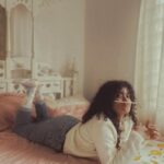 Anna Ben Instagram – “Marshmallow daydream“
Swipe to see my attention span 

Shot by my 🦢 @_sevenstitches_ 
Happy helpers  @varunasi @jeremiahderozario 
Production: @whiteshadowsfilms