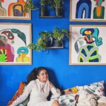 Anna Ben Instagram - People as bright as these colours ✨ @davidsonvarsha you are as colourful and beautiful as your artwork 😍 big hugs for letting us take over your lovely space and for being the best host ❤️ look at the Ak sisters 🥺 I missed you girls so much ❤️ Ps: for everyone asking… these paintings are by @davidsonvarsha she is amaaazing! ❤️ Bangalore, India