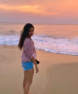 Anna Ben Instagram - 3 more days for my next!!!! 
Naradan coming to you on March 3rd! 

Can’t keep calm maybe beach might help 😌 ✨❤️

📷: @steevey_correya