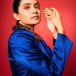Anna Ben Instagram - ❄️ Team : Designer & Stylist : @asaniya_nazrin Photography : @vaffara_ MUAH : @unnips Outfit : @paris_de_boutique Jewellery : @francisalukkas Coordination : @asaniya_nazrin Post Production : @iamvysak Photography team : @rjrej @vishnu_sivaji_ Video : @ramshad_bin_muhmed Video Editor : @sameerusman1990 Styling Team : @amritha_lakshmi___