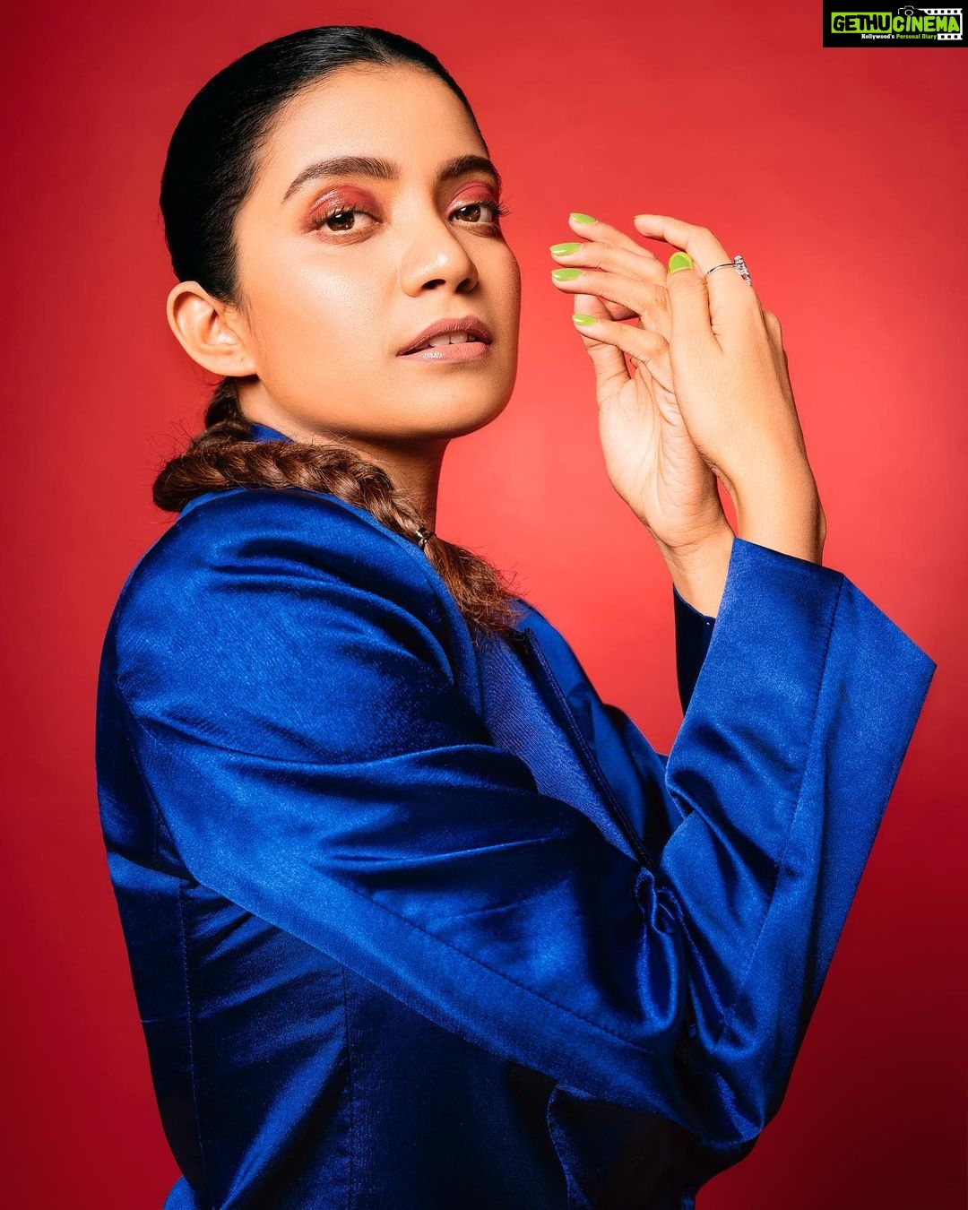 Anna Ben Instagram - ❄️ Team : Designer & Stylist : @asaniya_nazrin Photography : @vaffara_ MUAH : @unnips Outfit : @paris_de_boutique Jewellery : @francisalukkas Coordination : @asaniya_nazrin Post Production : @iamvysak Photography team : @rjrej @vishnu_sivaji_ Video : @ramshad_bin_muhmed Video Editor : @sameerusman1990 Styling Team : @amritha_lakshmi___