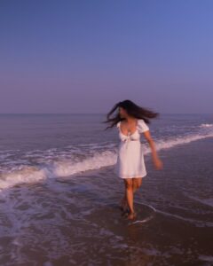 Anna Ben Instagram - A Lily by the ocean!
.
.
.
Make up : @shiny_thoughts