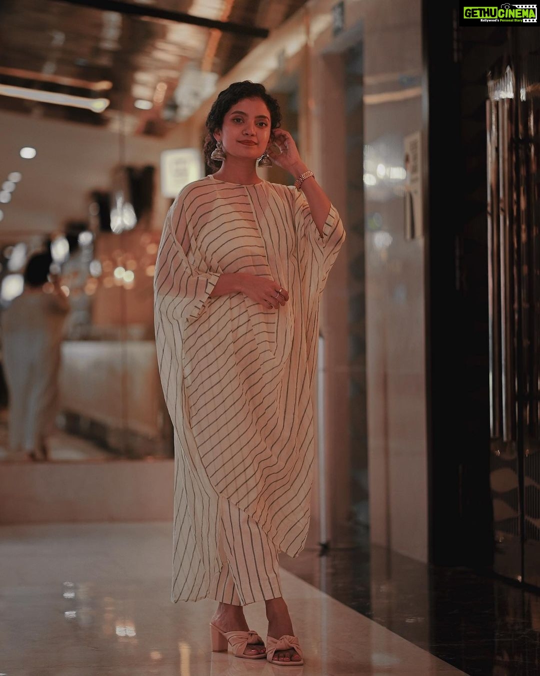 Anna Ben Instagram - Naradan promotions 🌸 Wearing : @stylemati from @saltstudio Earrings : @amrapalijewels Camera: @dink4n Mumbai City, Maharastra