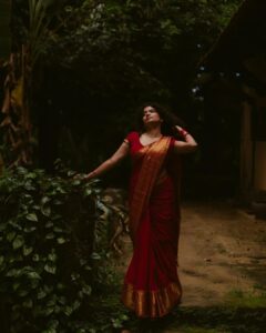 Anna Ben Instagram - Illam corners 🌺
 📷 @aishwaryashok