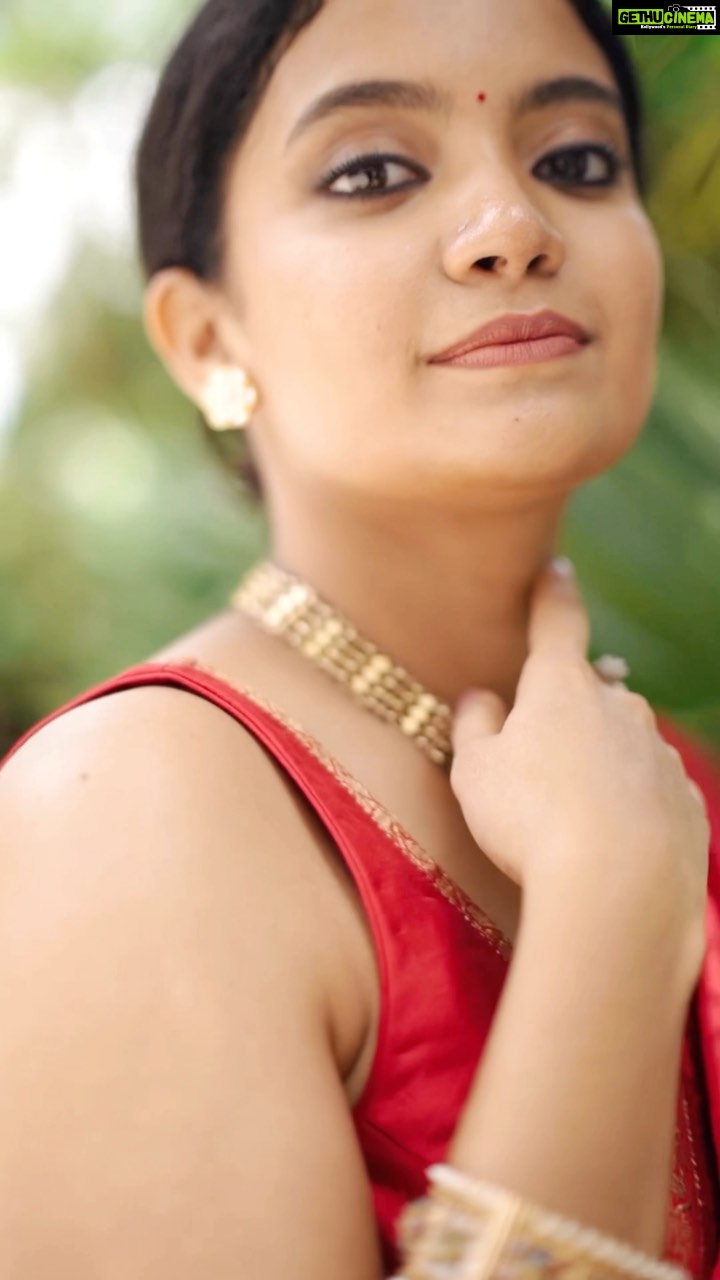 Anna Ben Instagram - 📷 @sk_abhijith MUA @glammakeupstudio_ Blouse @queensmind_designerboutique