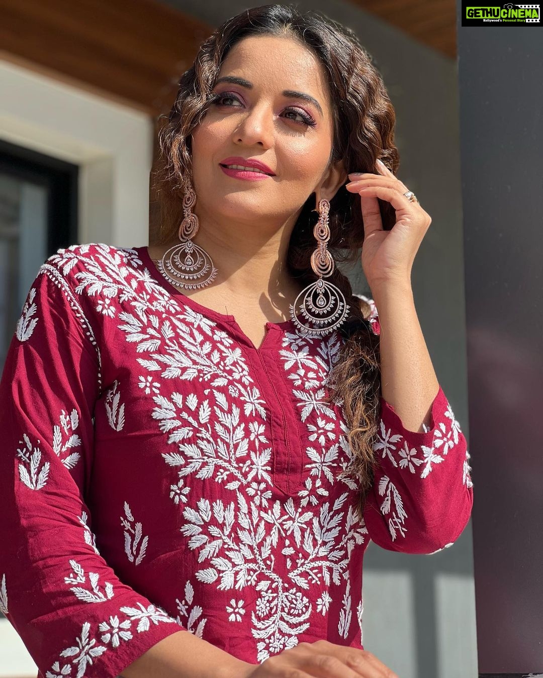 Antara Biswas Instagram - Apart From Being The Best Hubby And The Best Actor and an amazing human being i know… he has a good choice as well… #shopping #forwifey Any guesses Who?? ❤️❤️ #lucknow #kurti #love 📸: @deepakpathak663 Mua: @sumitsenapati5558 Hairstyling: @kalpanathore