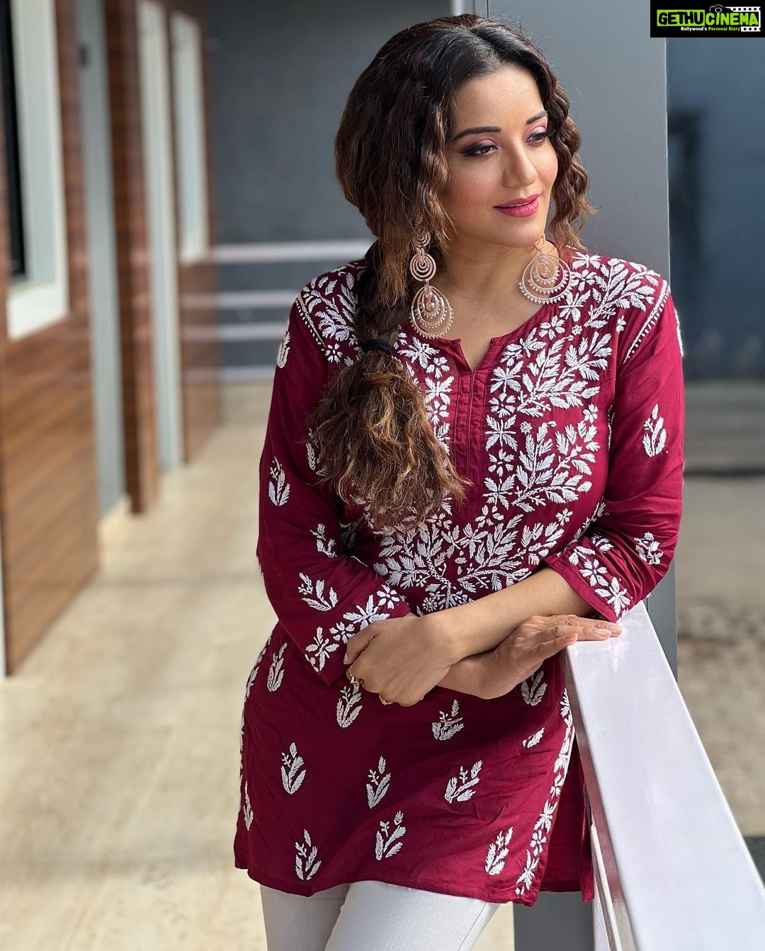 Antara Biswas Instagram - Apart From Being The Best Hubby And The Best Actor and an amazing human being i know… he has a good choice as well… #shopping #forwifey Any guesses Who?? ❤️❤️ #lucknow #kurti #love 📸: @deepakpathak663 Mua: @sumitsenapati5558 Hairstyling: @kalpanathore