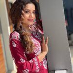 Antara Biswas Instagram - Apart From Being The Best Hubby And The Best Actor and an amazing human being i know… he has a good choice as well… #shopping #forwifey Any guesses Who?? ❤️❤️ #lucknow #kurti #love 📸: @deepakpathak663 Mua: @sumitsenapati5558 Hairstyling: @kalpanathore