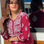 Antara Biswas Instagram - Apart From Being The Best Hubby And The Best Actor and an amazing human being i know… he has a good choice as well… #shopping #forwifey Any guesses Who?? ❤️❤️ #lucknow #kurti #love 📸: @deepakpathak663 Mua: @sumitsenapati5558 Hairstyling: @kalpanathore