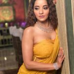 Antara Biswas Instagram – 🌼🌻💛💛💛… 

Styled by: @tripzarora 
Mua: @sumitsenapati5558 
Hairstyling: @kalpanathore 

📸: @deepakpathak663