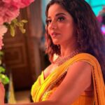 Antara Biswas Instagram – 🌼🌻💛💛💛… 

Styled by: @tripzarora 
Mua: @sumitsenapati5558 
Hairstyling: @kalpanathore 

📸: @deepakpathak663
