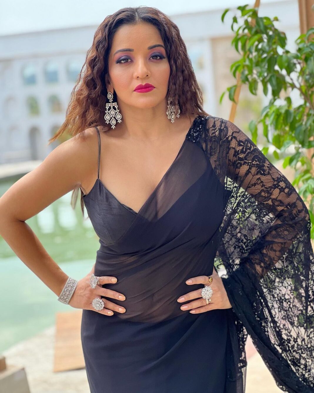Antara Biswas Instagram - Attitude Haan 😇♣️♠️…. 📸: @deepakpathak663 Mua: @sumitsenapati5558 Hairstyling: @kalpanathore