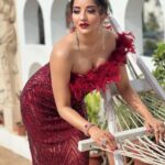 Antara Biswas Instagram - I Would Like To be QUEEN of People’s ❤️ Hearts…. Styled by: @tripzarora Mua: @sumitsenapati5558 Hairstyling: @kalpanathore 📸: @deepakpathak663