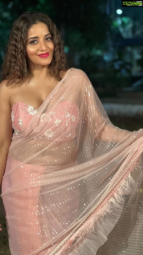 Antara Biswas Instagram - Lovey Dovey 🥰 … Feeling… #reels #instagood #love #instafamily #friends … Thank you always for your hamesha wala love….