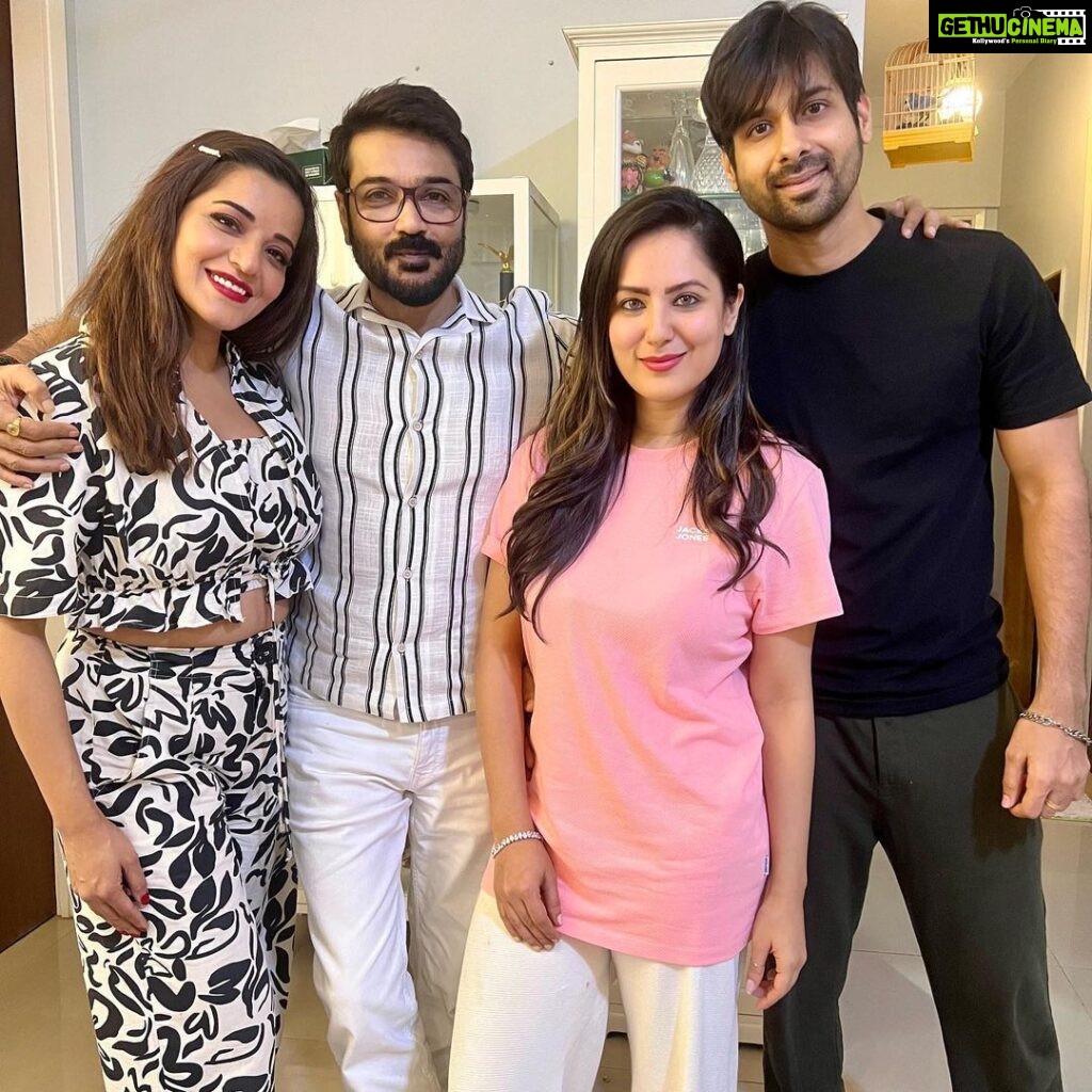 Antara Biswas Instagram - This Journey Of Mine From My 1st Bengali Film ( phool r pathor ) with him the #jubilee star @prosenstar and this meet… Lovely seeing you after soooo long and you are just the same… Thank you @banerjeepuja @kunalrverma for the yum “luchi cholar daal” …. Had a great time… love u 😘 #bong #connection #prosenjitchatterjee #monalisa #pujabanerjee #kunalverma #bffs #happy #blessed
