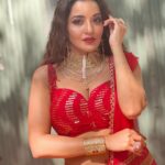 Antara Biswas Instagram - Give Me Red ❤️…. #bekaaboo #mahasangam #naagin6 #saturday #sunday #excited Styled by: @tripzarora @rina_mane25 Mua: @sumitsenapati5558 📸: @deepakpathak663