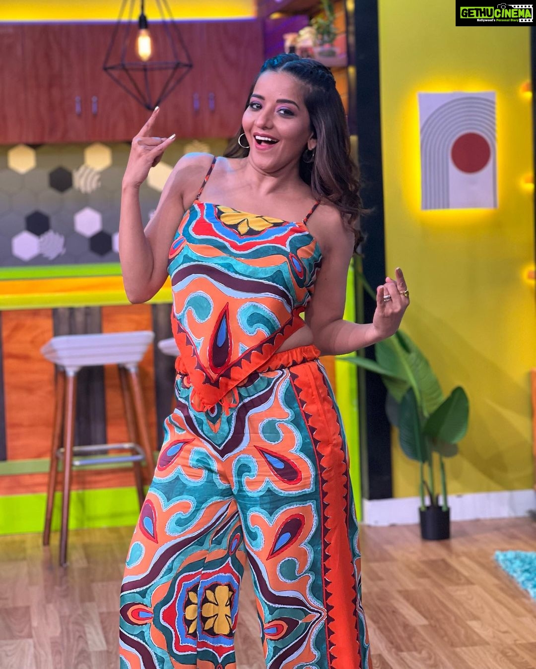 Antara Biswas Instagram - My Jaws Are Still Paining… Itna Masti , Itna hasna, Crazy , Madness, Funnnn, that’s “ENTERTAINMENT KI RAAT “ HOUSEFULL… Can’t Wait For This Masti Bhara Episode 😃🤪🙈… #entertainmentkiraathousefull #colorstv #excited #new #episode #crazy #fun #madness Outfit: @zara Mua: @vilashchaurasiya_ Hairstyling: @shab_qureshi786 Managed by: @akramgunner 📸: @deepakpathak663 Film City