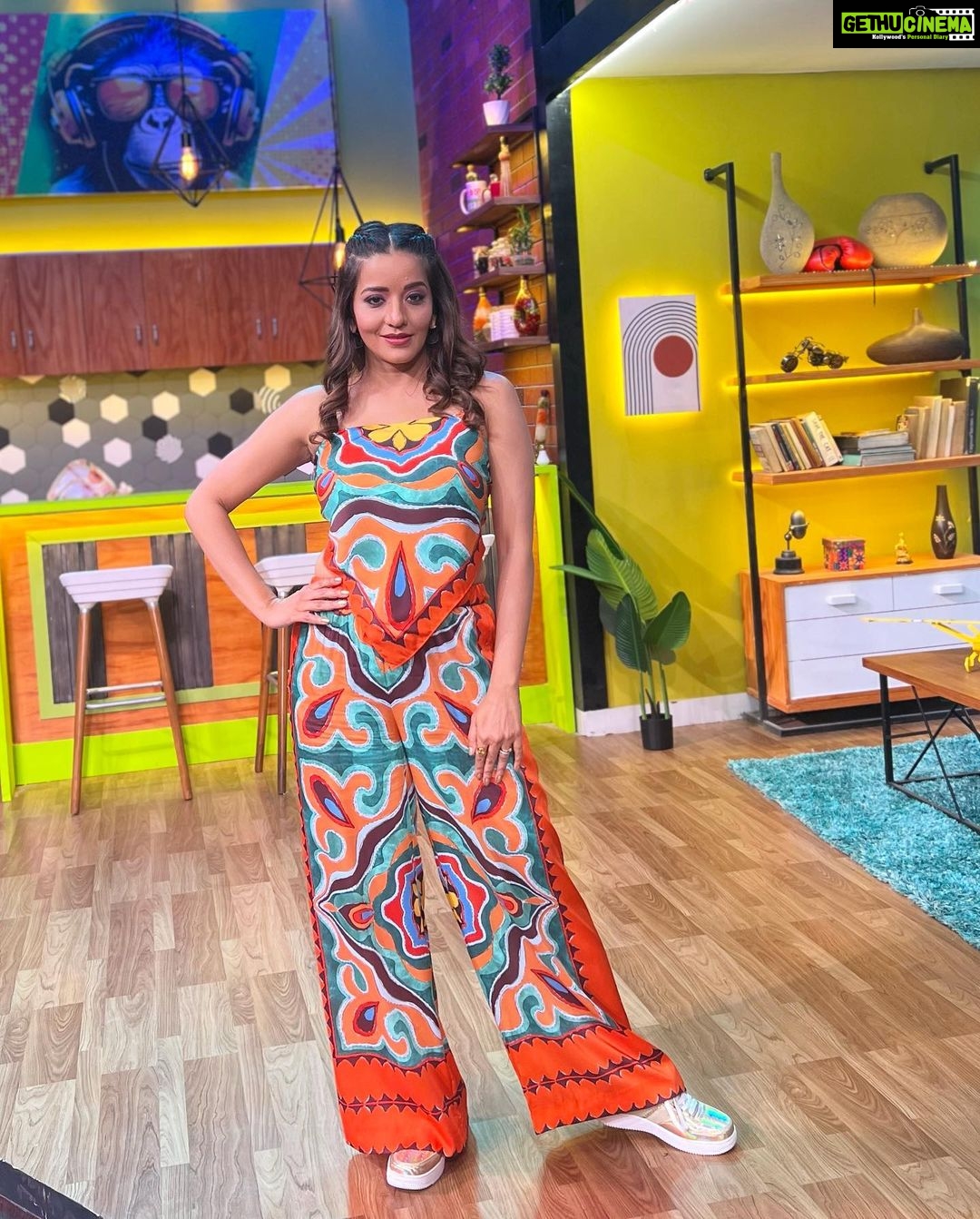 Antara Biswas Instagram - My Jaws Are Still Paining… Itna Masti , Itna hasna, Crazy , Madness, Funnnn, that’s “ENTERTAINMENT KI RAAT “ HOUSEFULL… Can’t Wait For This Masti Bhara Episode 😃🤪🙈… #entertainmentkiraathousefull #colorstv #excited #new #episode #crazy #fun #madness Outfit: @zara Mua: @vilashchaurasiya_ Hairstyling: @shab_qureshi786 Managed by: @akramgunner 📸: @deepakpathak663 Film City