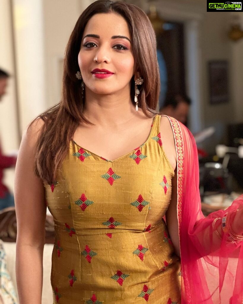 Antara Biswas Instagram - Live Simply, Dream Big, Be grateful, Give Love, laugh Lots 😀… #beqaboo #onset Mua: @sumitsenapati5558 📸: @deepakpathak663