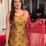 Antara Biswas Instagram – Live Simply, Dream Big, Be grateful, Give Love, laugh Lots 😀…

#beqaboo #onset

Mua: @sumitsenapati5558 

📸: @deepakpathak663