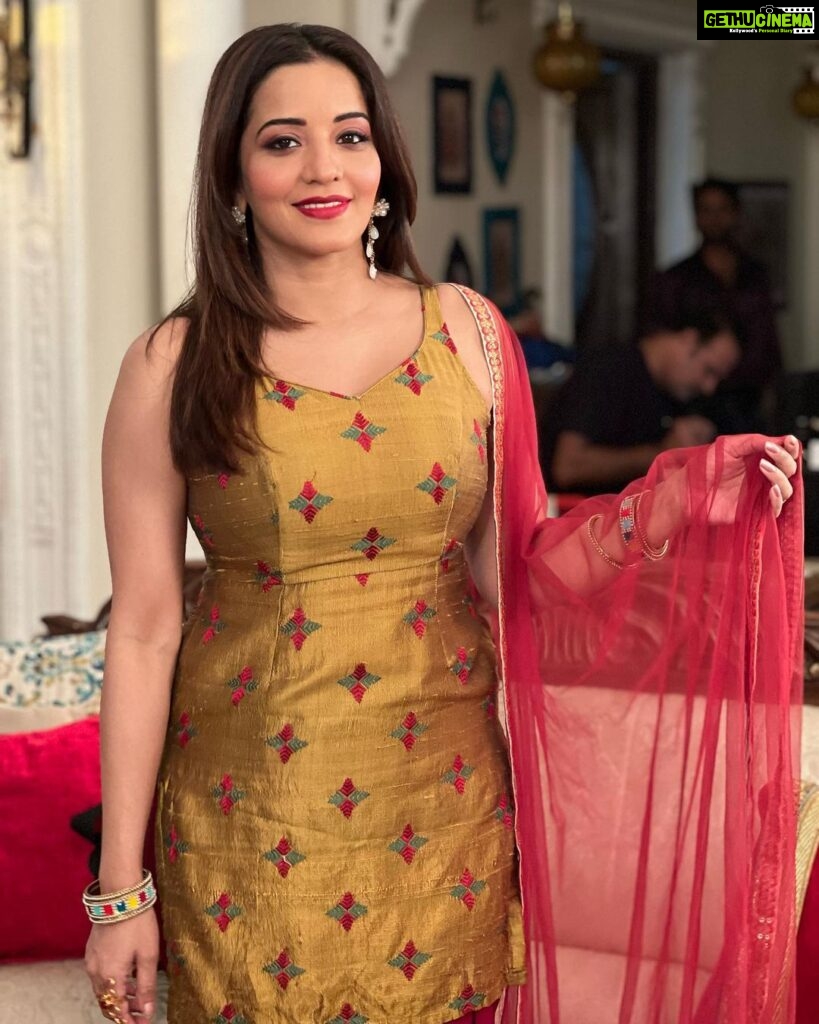 Antara Biswas Instagram - Live Simply, Dream Big, Be grateful, Give Love, laugh Lots 😀… #beqaboo #onset Mua: @sumitsenapati5558 📸: @deepakpathak663