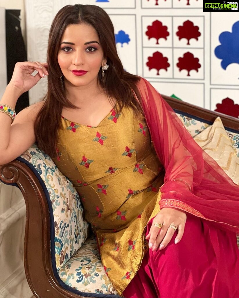 Antara Biswas Instagram - Live Simply, Dream Big, Be grateful, Give Love, laugh Lots 😀… #beqaboo #onset Mua: @sumitsenapati5558 📸: @deepakpathak663