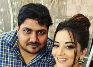 Antara Biswas Instagram - Superstar Actress & Super Gorgeous @aslimonalisa ji Ke Saath .Aapse Milkar Hamesha Bahut accha lagta hain!