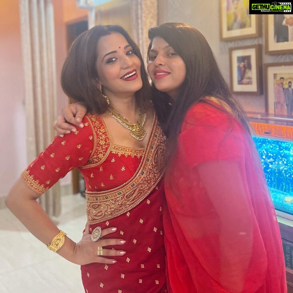 Antara Biswas Instagram - It’s All About Family 🥰❤️… congratulations @rag_hu_0 @riyasingh2291 for your Nanha New Mehmaan … 🧿 🧿 🧿 #babyboy #riya #gaurav #congratulations #happy #family My Bestie “ (nanad) @riyasingh2291 Is a Mother Of A Cutest Baby boy Varanasi, India