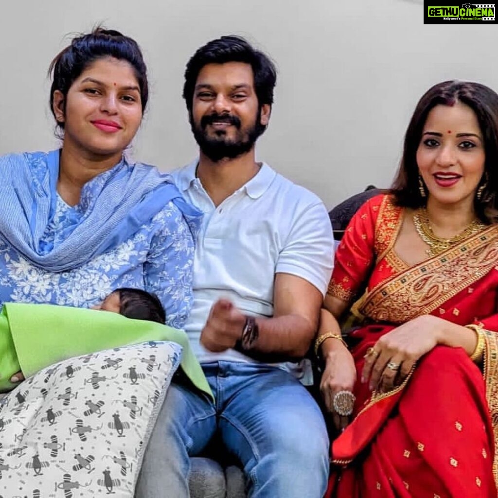 Antara Biswas Instagram - It’s All About Family 🥰❤️… congratulations @rag_hu_0 @riyasingh2291 for your Nanha New Mehmaan … 🧿 🧿 🧿 #babyboy #riya #gaurav #congratulations #happy #family My Bestie “ (nanad) @riyasingh2291 Is a Mother Of A Cutest Baby boy Varanasi, India