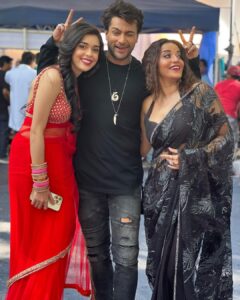 Antara Biswas Instagram - Day full of hahas and Waah waaahs … It’s SATURDAYY … BEKABOO DAY!!! #bela #raanav #yamini