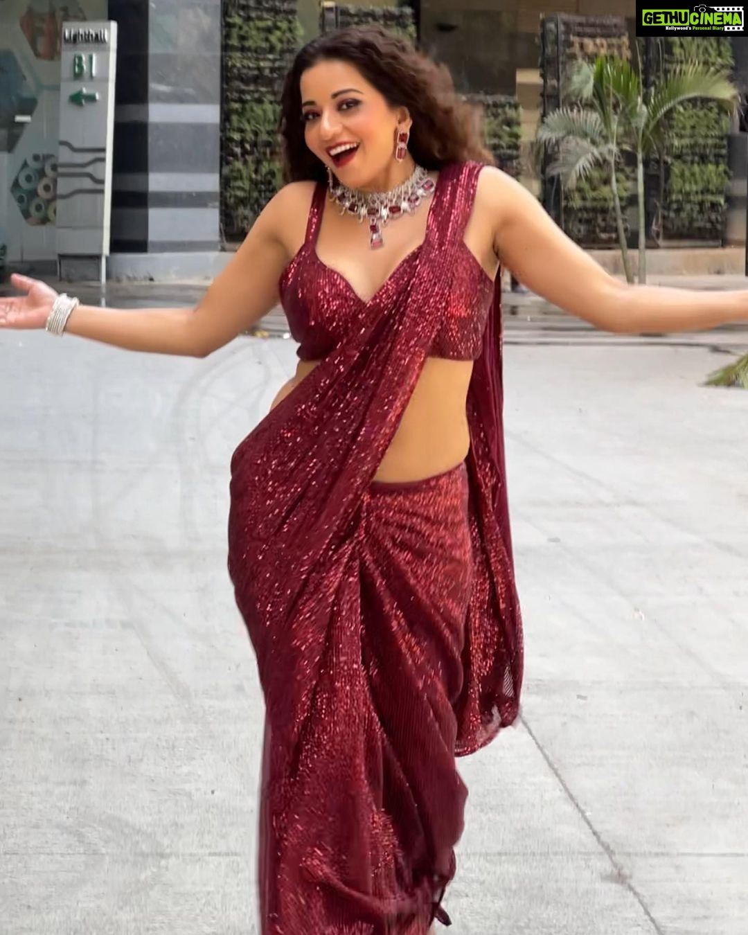 Antara Biswas Instagram - She is Free In Her Wildness … She Is A Wanderess… A Drop Of Free Water ❤️…. Styled by: @tripzarora Draped by: @rina_mane25 Mua: @makeupbyshahrooq Hairstyling: @kalpanathore 📸: @deepakpathak663 #beqaboo #colorstv